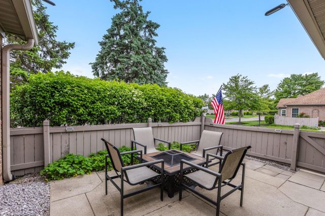 5846 Willow Lake Drive, Grove City, OH 43123