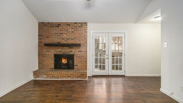 2107 Mistletoe Avenue, Fort Worth, TX 76110