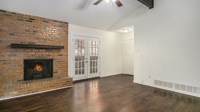 2107 Mistletoe Avenue, Fort Worth, TX 76110