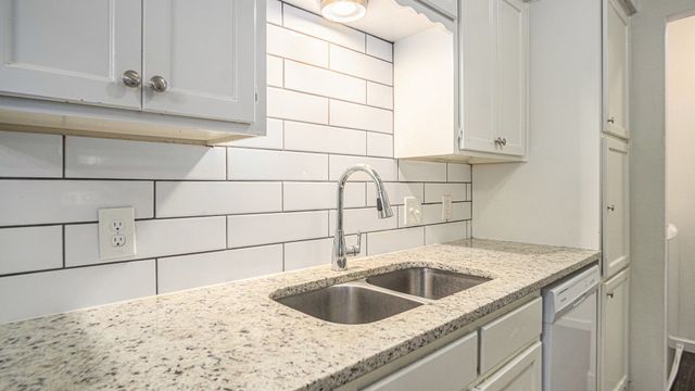 2107 Mistletoe Avenue, Fort Worth, TX 76110