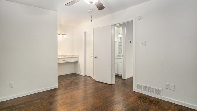 2107 Mistletoe Avenue, Fort Worth, TX 76110