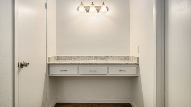 2107 Mistletoe Avenue, Fort Worth, TX 76110