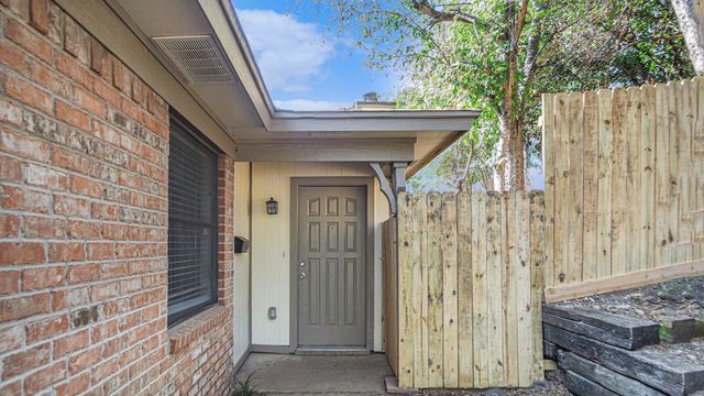2107 Mistletoe Avenue, Fort Worth, TX 76110