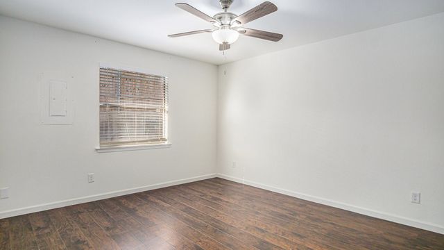 2107 Mistletoe Avenue, Fort Worth, TX 76110