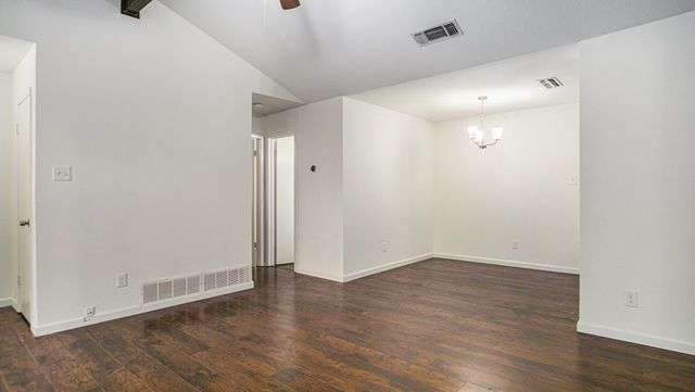 2107 Mistletoe Avenue, Fort Worth, TX 76110