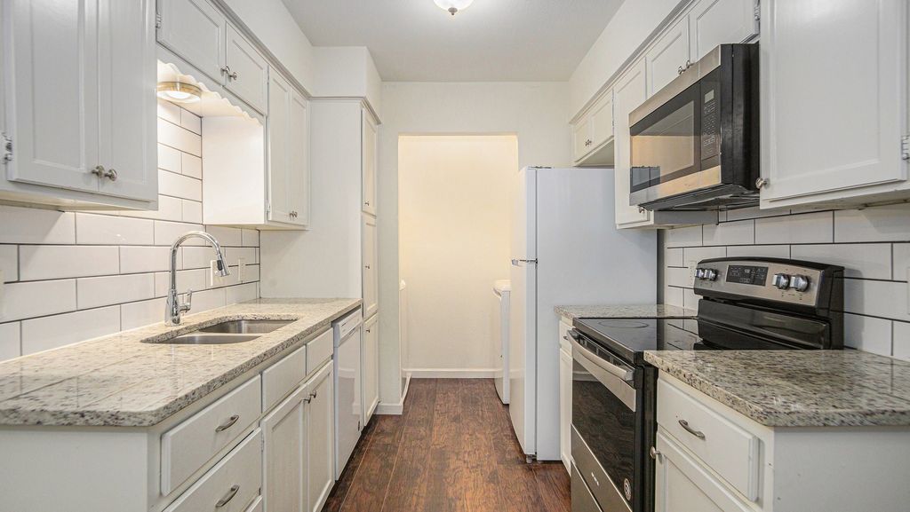 2107 Mistletoe Avenue, Fort Worth, TX 76110