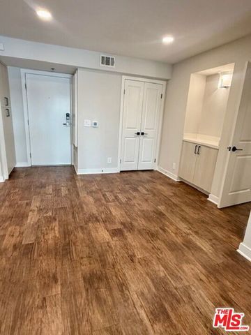 7660 Beverly Boulevard 324, Los Angeles, CA 90036