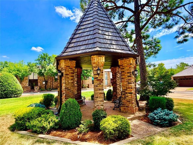 16 Windbrook Square, Norman, OK 73072