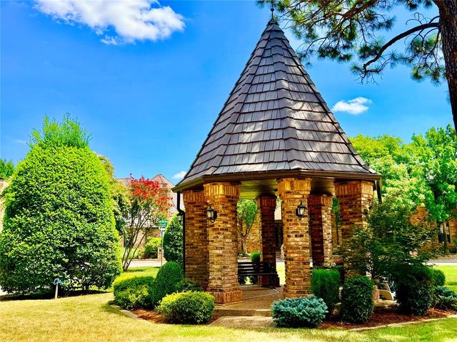 16 Windbrook Square, Norman, OK 73072