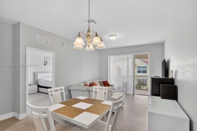 3332 Robert Trent Jones Dr 40203, Orlando, FL 32835