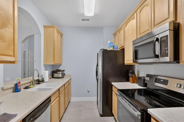 3332 Robert Trent Jones Dr 40203, Orlando, FL 32835