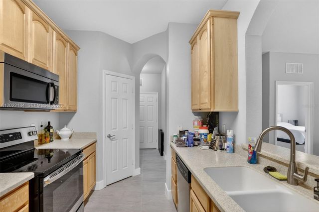 3332 Robert Trent Jones Dr 40203, Orlando, FL 32835
