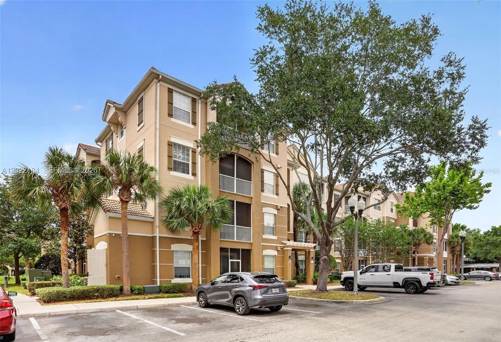 3332 Robert Trent Jones Dr 40203, Orlando, FL 32835