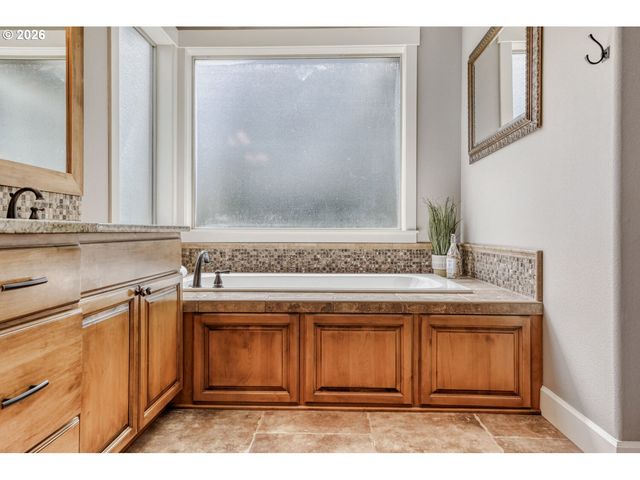 32557 Nw MOUNTAINDALE Rd, North Plains, OR 97133