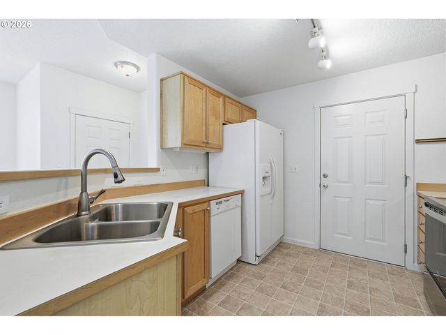 14635 Sw BEARD Rd 102, Beaverton, OR 97007