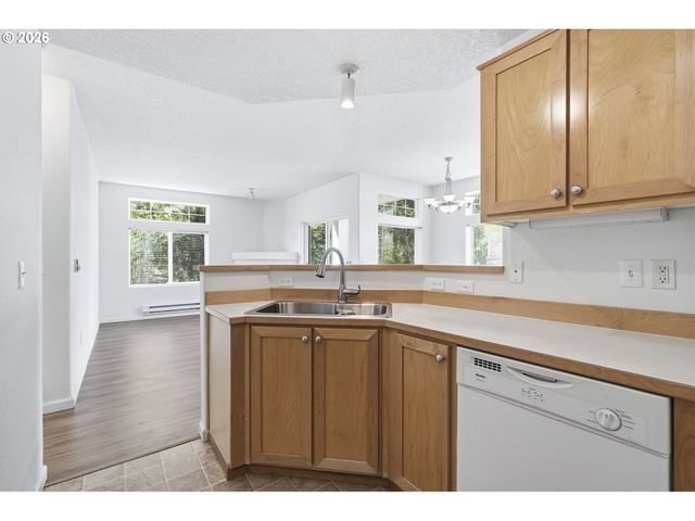 14635 Sw BEARD Rd 102, Beaverton, OR 97007