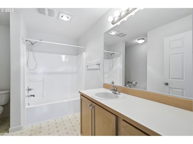 14635 Sw BEARD Rd 102, Beaverton, OR 97007