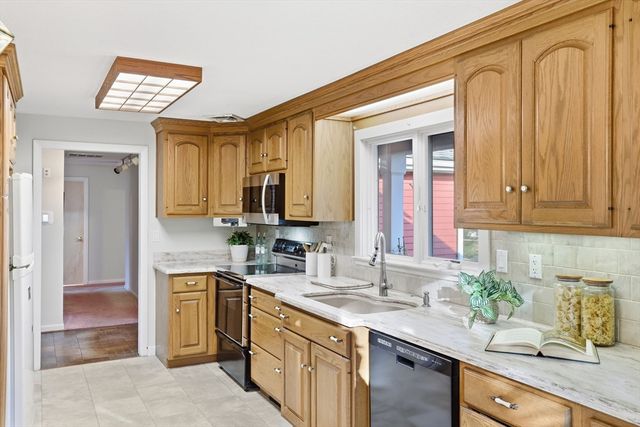 15 Old Marlboro Rd, Maynard, MA 01754