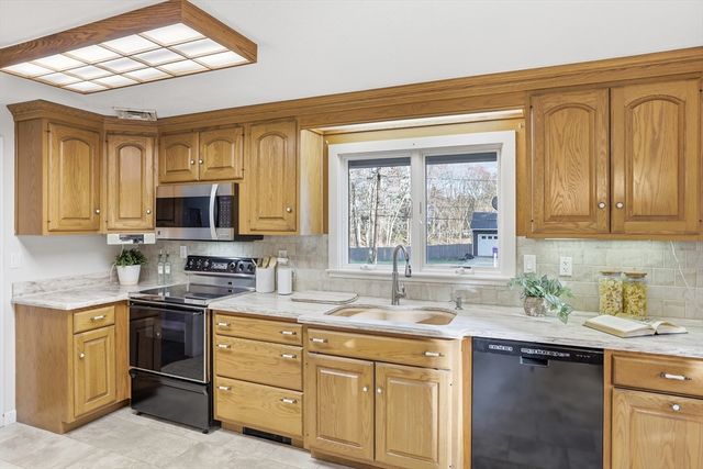 15 Old Marlboro Rd, Maynard, MA 01754