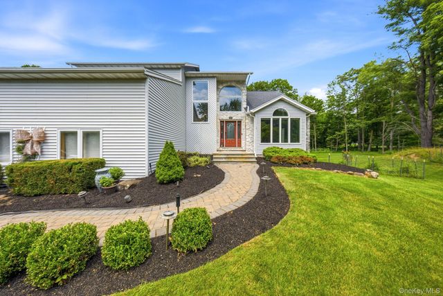 19 Staff Sgt James Parker Road, Blauvelt, NY 10913