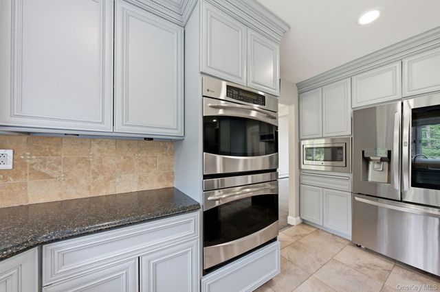 19 Staff Sgt James Parker Road, Blauvelt, NY 10913