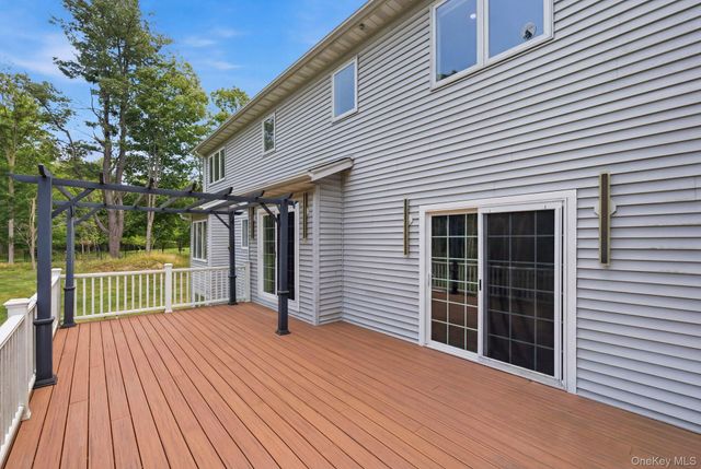 19 Staff Sgt James Parker Road, Blauvelt, NY 10913