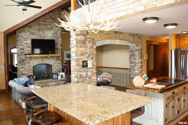 2064 E 2200th Street, Camp Point, IL 62320