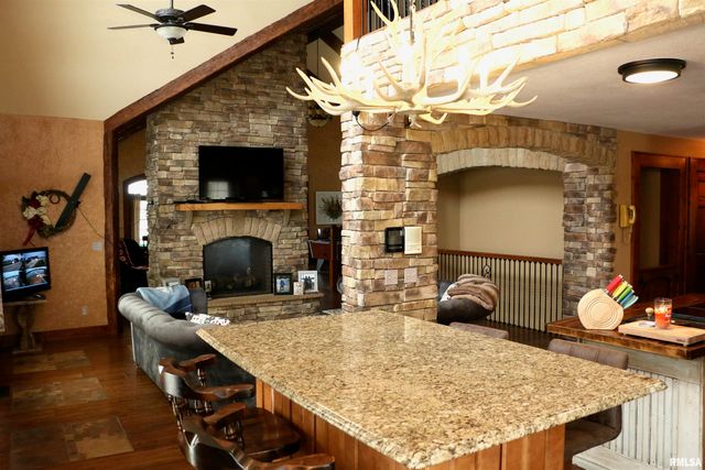 2064 E 2200th Street, Camp Point, IL 62320