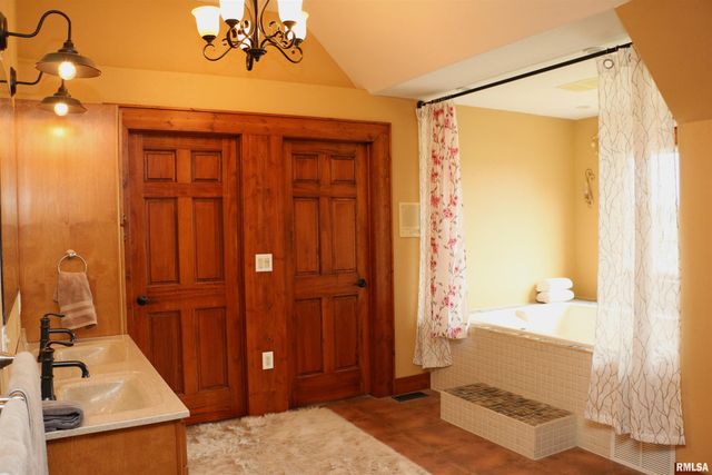 2064 E 2200th Street, Camp Point, IL 62320