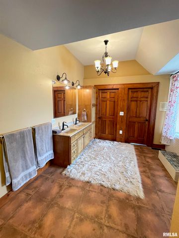 2064 E 2200th Street, Camp Point, IL 62320