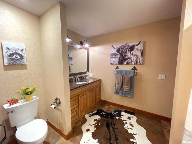 2064 E 2200th Street, Camp Point, IL 62320