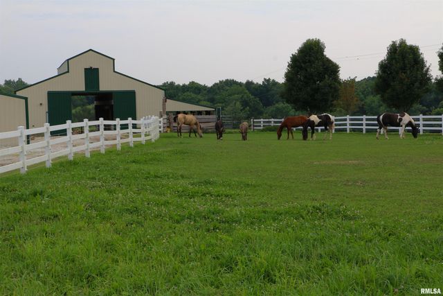 2064 E 2200th Street, Camp Point, IL 62320