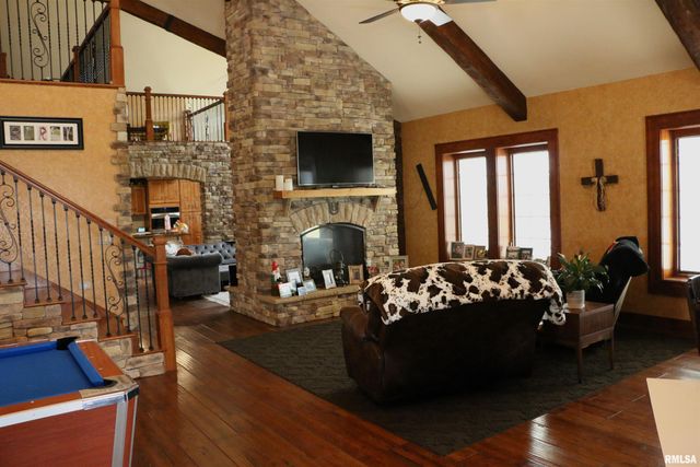 2064 E 2200th Street, Camp Point, IL 62320