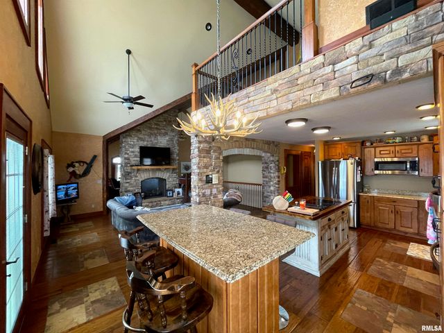 2064 E 2200th Street, Camp Point, IL 62320