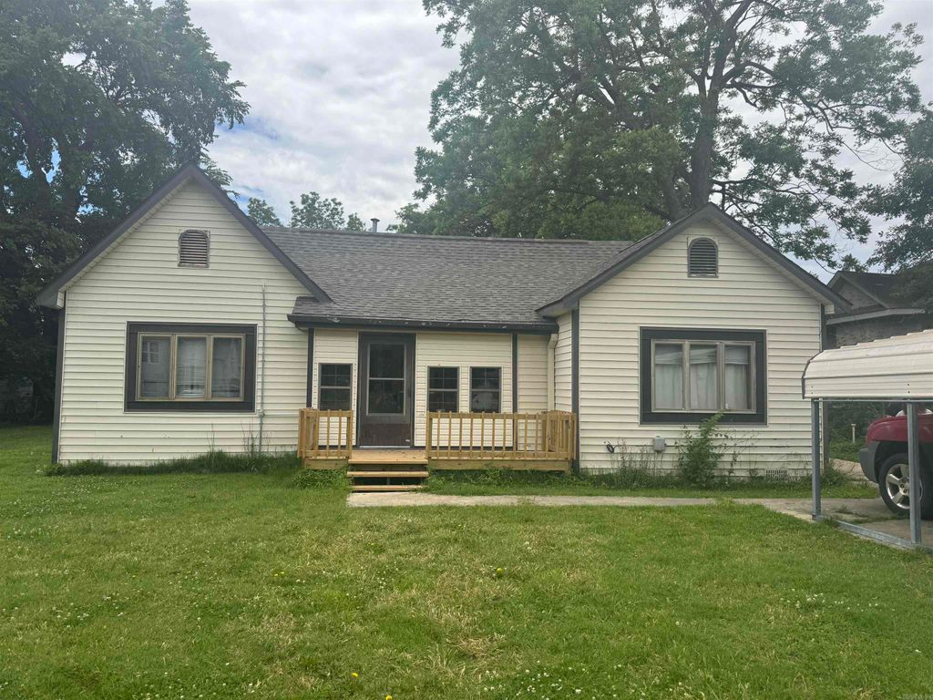 109 E Hicks Street, Cardwell, MO 63829