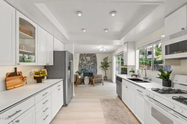 1689 Amador Lane, Newbury Park, CA 91320