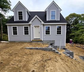 32 Ray Rd, Plymouth, MA 02360