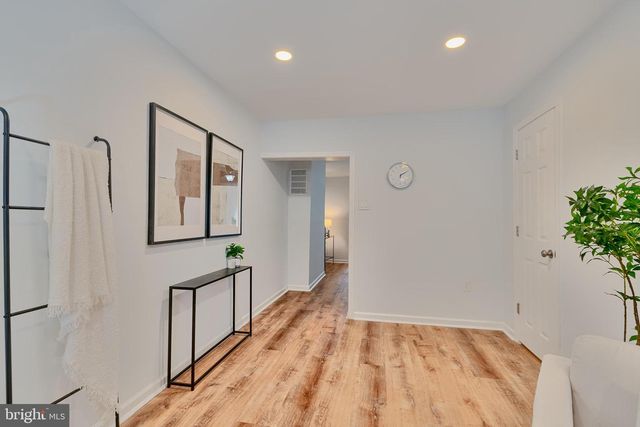 4 S EAST AVE, Baltimore, MD 21224