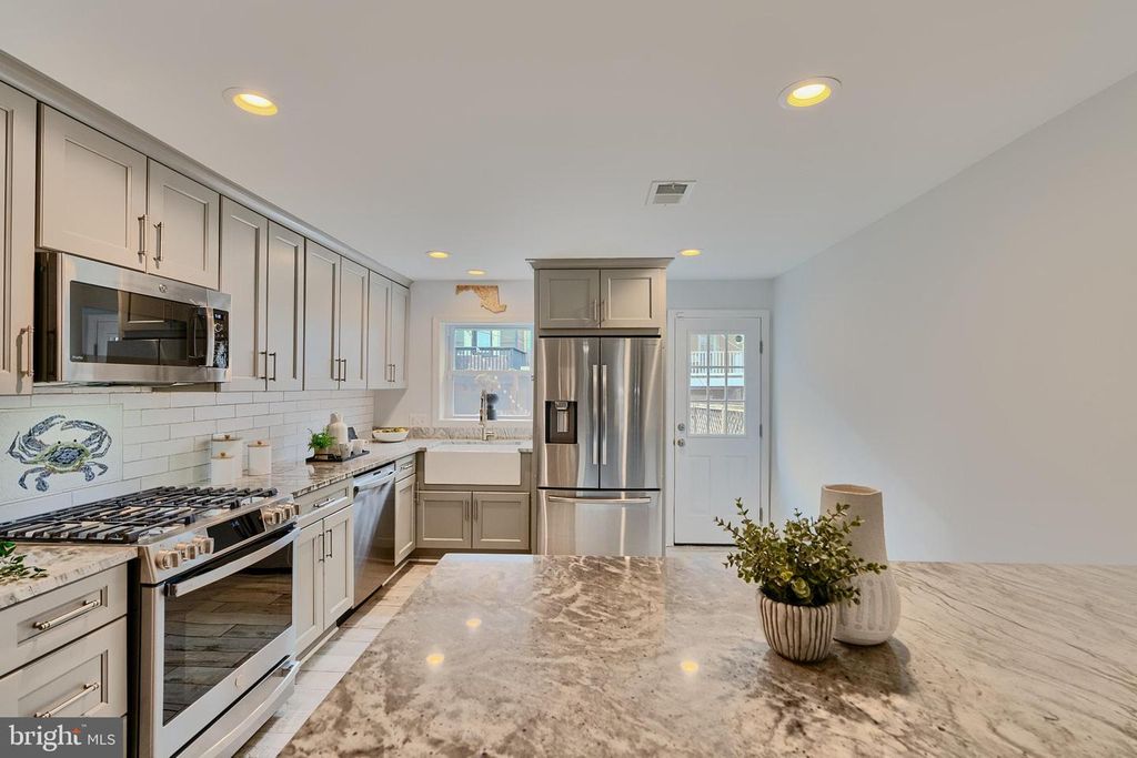 4 S EAST AVE, Baltimore, MD 21224