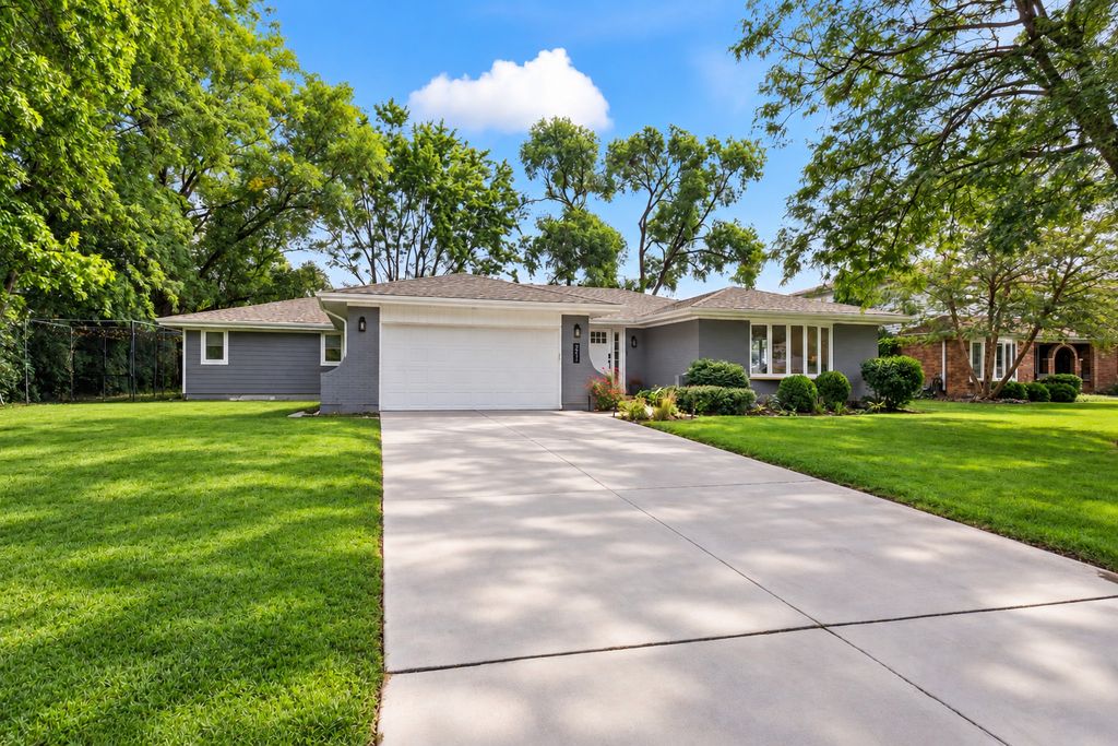 211 S Leonard Lane, Arlington Heights, IL 60005 — photo 2