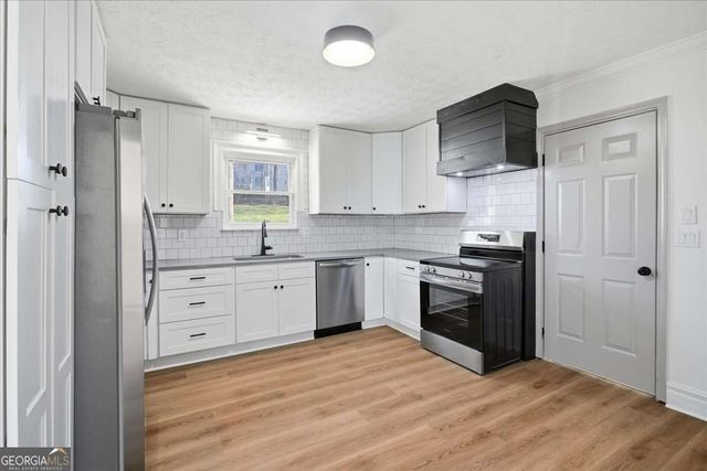 670 Stonehedge Drive, Stone Mountain, GA 30087