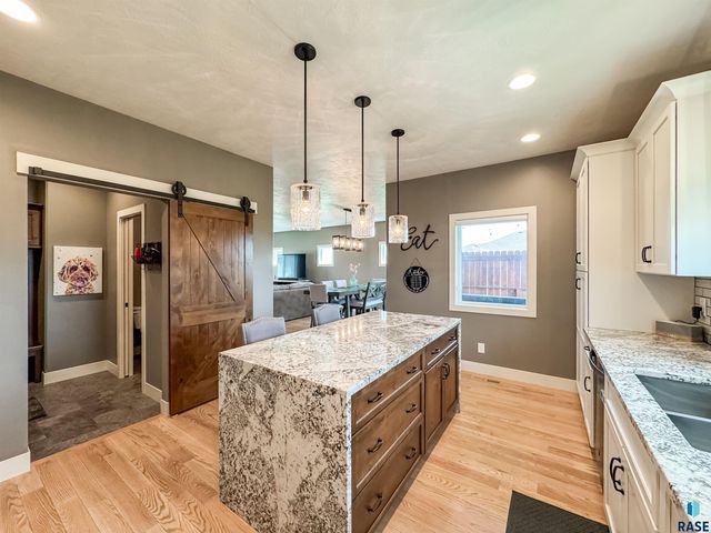 6913 E 37th St Street, Sioux Falls, SD 57110