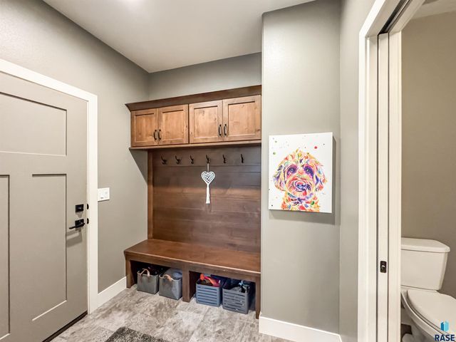 6913 E 37th St Street, Sioux Falls, SD 57110