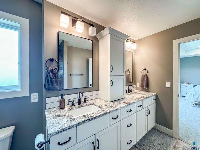 6913 E 37th St Street, Sioux Falls, SD 57110