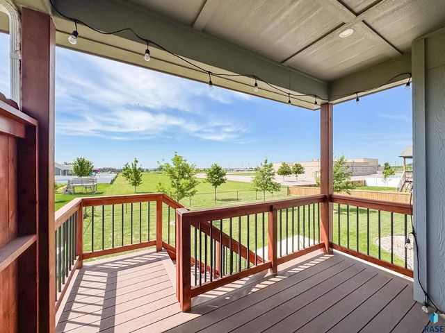 6913 E 37th St Street, Sioux Falls, SD 57110