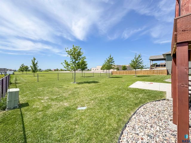 6913 E 37th St Street, Sioux Falls, SD 57110