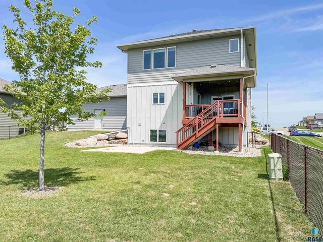 6913 E 37th St Street, Sioux Falls, SD 57110