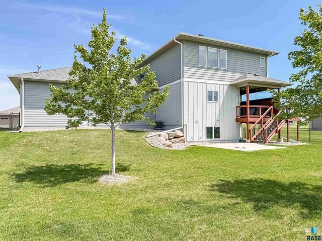 6913 E 37th St Street, Sioux Falls, SD 57110