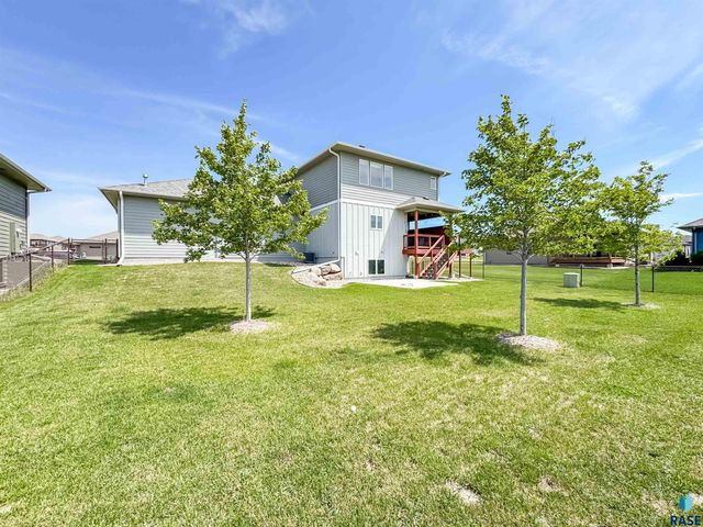 6913 E 37th St Street, Sioux Falls, SD 57110