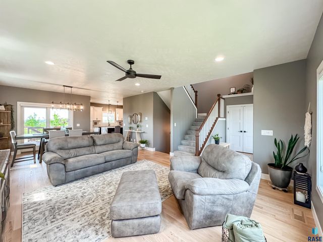 6913 E 37th St Street, Sioux Falls, SD 57110